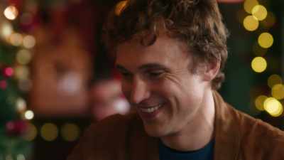 (Graham chuckles)
(Henry chuckles) - Christmas in Notting Hill