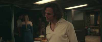 - [Graham laughs]
- ♪ 'Cause I saw the light ♪ - Daisy Jones & the Six