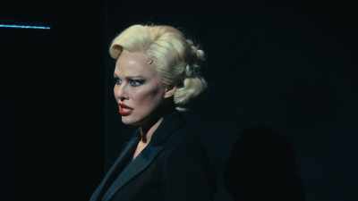 ♪ Grand, isn't it? ♪ - Pamela, A Love Story