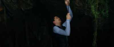[Grant] Unhook yourself
from that harness right now! - 47 Meters Down: Uncaged