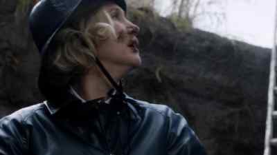 [gravel crunching, brakes squealing] - Bates Motel