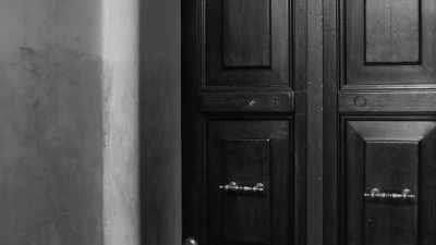 - Grazie, signora. Arrivederci.
- Arrivederci. - RIPLEY
