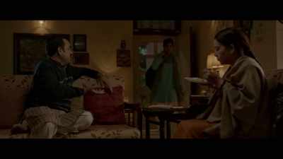 Great! Come, your ice cream
is waiting for you. - Gunjan Saxena: The Kargil Girl