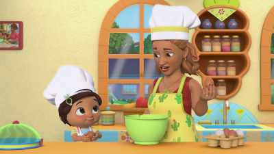 Great! Do you want me
to show you how to crack an egg? - CoComelon Lane