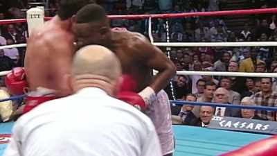 - Great flurry by De La
Hoya to end the tenth. - The Golden Boy