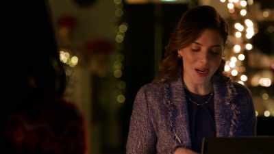 - Great. I'll look
for some kitchen space now. - A Sprinkle of Christmas