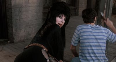 Great just grab a tool and start banging - Elvira: Mistress of the Dark