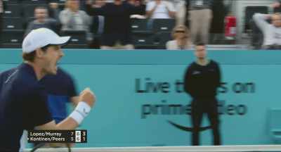 -Great play!
-He's loose, he's happy, - Andy Murray: Resurfacing