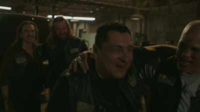 - Great to see you.
- Let's have a drink. - Mayans M.C.