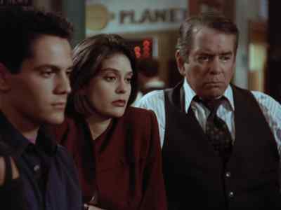 Great shades of Elvis - Lois & Clark: The New Adventures of Superman