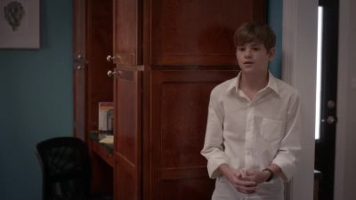 Griffin, what is going on around here? - Secrets of Sulphur Springs