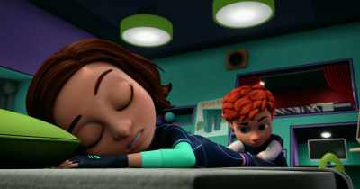 [groans] Carmen no está aquí. - Spy Kids: Mission Critical