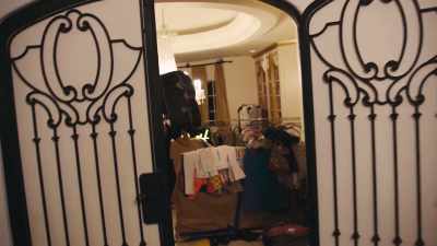 ( groans )
I'm so-- - This Is Paris
