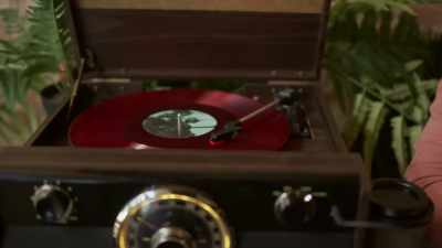 ♪ [groovy music playing] - 14 Love Letters