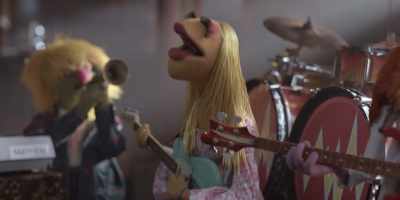 - (GROOVY ROCK MUSIC PLAYING)
- (SINGING) - The Muppets Mayhem