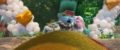[ground rumbling] - Trolls Band Together