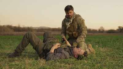 - Ground yourself.
- I'm quite focused, thank you. - Professionals