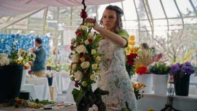 (group applauding) - An Easter Bloom