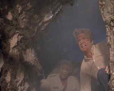 - [ Growling ]
- Bring it over here. - Land of the Giants