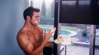 -[ growling ]
-Cake lad, yeah! - Now Apocalypse