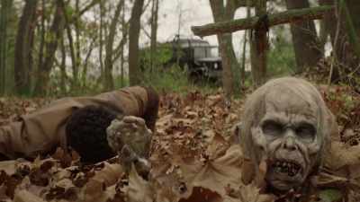 [Growls] - The Walking Dead: World Beyond