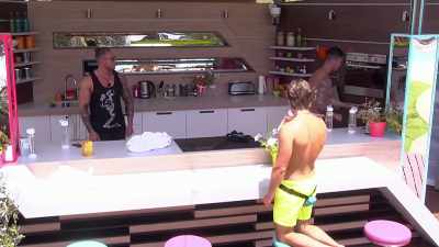(GROWLS) - Love Island