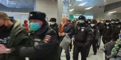 Grozev:
The anti-riot police - Navalny