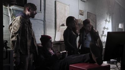 GrrlBoom, we're gonna go in
from each side, OK? - Z Nation