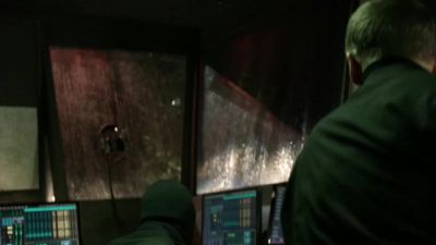 [grunting and groaning] - Arrow