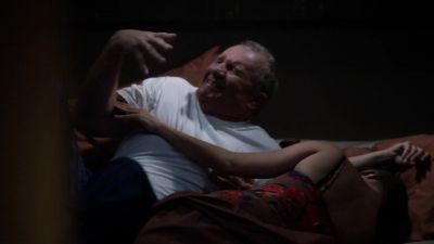 [ Grunting ]
Ow! Ow, ow, ow! - Modern Family