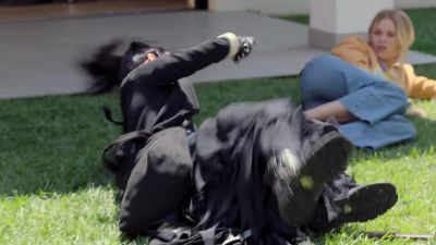 -[grunting]
-Stop this, Nico! - Marvel's Runaways