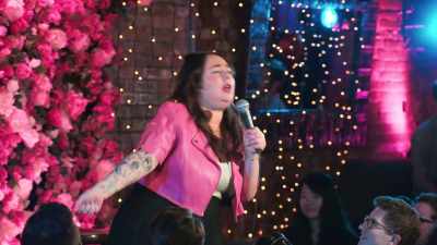 -[grunting] That's…
-[audience laughs] - Liza Treyger: Night Owl