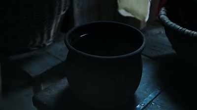 [ Grunting, thuds ] - Knightfall