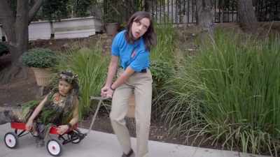 -(grunting) -(wheels squeaking) - Rob Riggle's Ski Master Academy