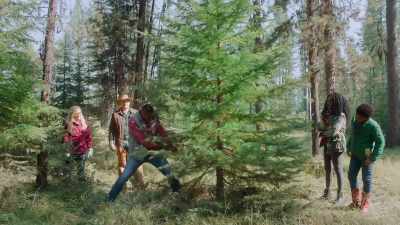 [grunts]
[all scream] - Mistletoe in Montana