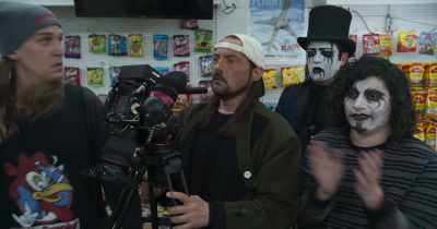 - [grunts]
- [body thuds] - Clerks III