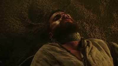 [ Grunts, coughing ] - Knightfall