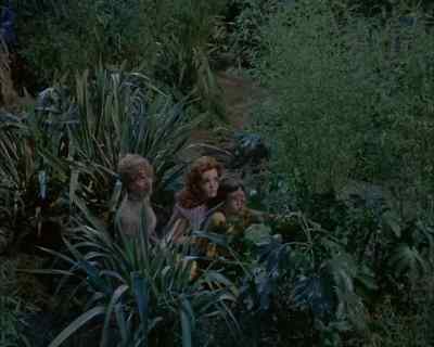 [ Grunts ]
Help! I'm caught! - Land of the Giants