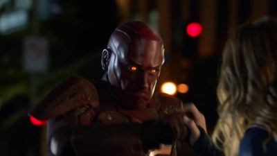 (GRUNTS) I'm not gonna
let you hurt them! - Supergirl