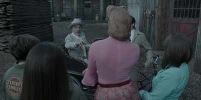 -[grunts] I'm Shirley. Cookie?
-Don't mind if I do. - A Series of Unfortunate Events