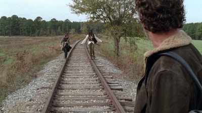 [Grunts]
[Laughs] - The Walking Dead: The Return