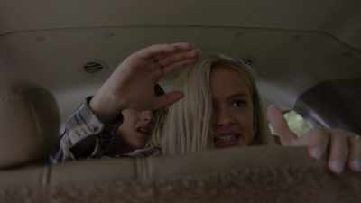 -(grunts)
-Lauren, can't you shield them? - The Gifted