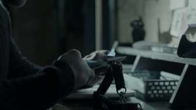 - [grunts]
- [thud] - Eyewitness