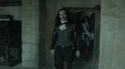         Guard every exit! - Versailles