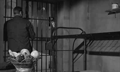 Guard, guard! Mr Kramer! - Birdman of Alcatraz