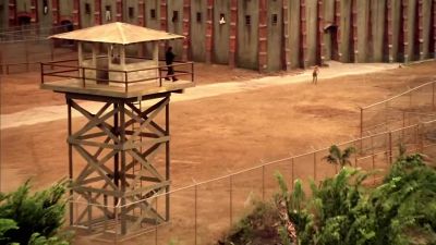 GUARD [IN SPANISH] : - Prison Break