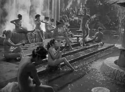 - Guards, guards! - Abbott and Costello Go to Mars
