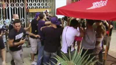 GUEST: Shaved her head,
attacked the paparazzi, - Framing Britney Spears