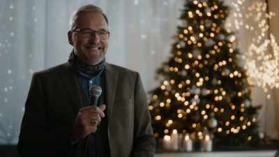 (guests applauding and cheering) - My Norwegian Holiday