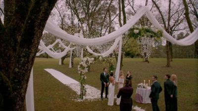 [GUESTS CHATTERING HAPPILY] - The Originals